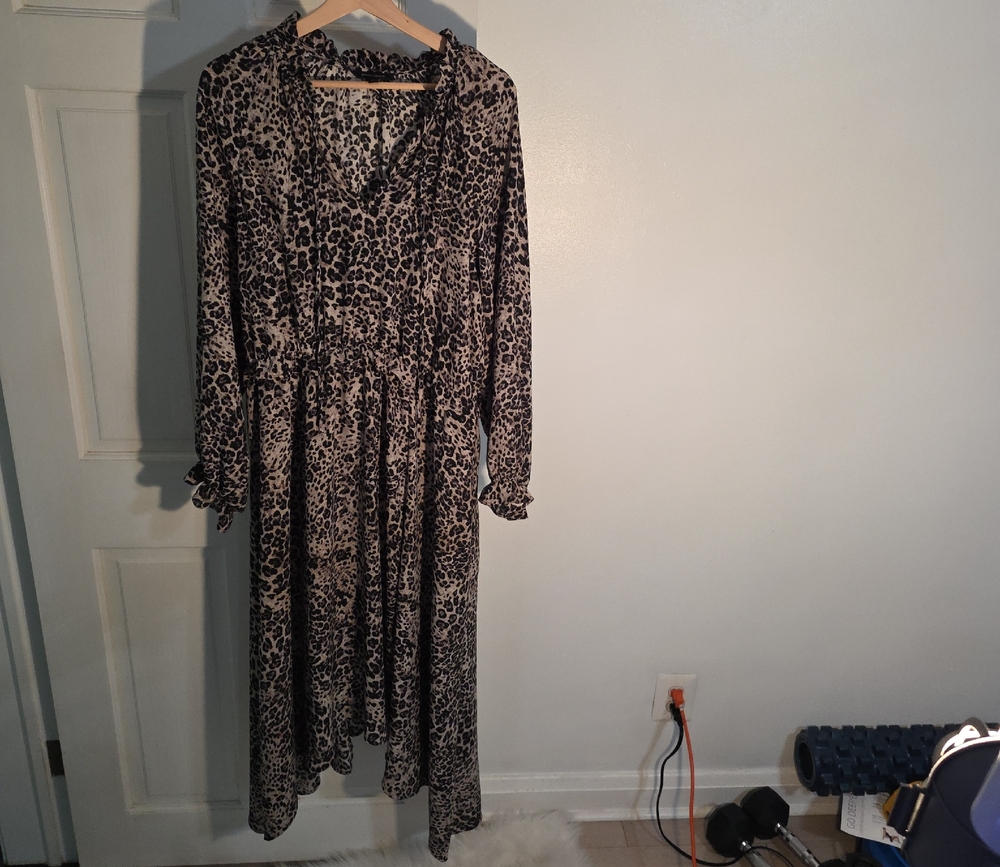 Banana Republic Black and Cream Animal Print Long Sleeve Dress
